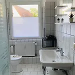 3X Doppelzimmer Mit Smart Tv Und Netflix, Grosse Parkplaetze, Free Wifi Schkopau